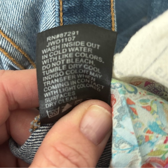 Johnny Was Cropped Baby Boot Embroidered Jeans size 31 - Picture 12 of 13